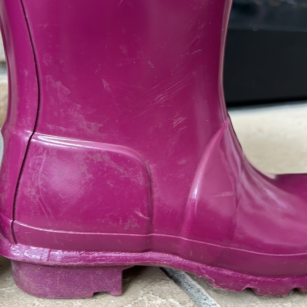 Size 4 plum Hunter boots - Picture 4 of 9